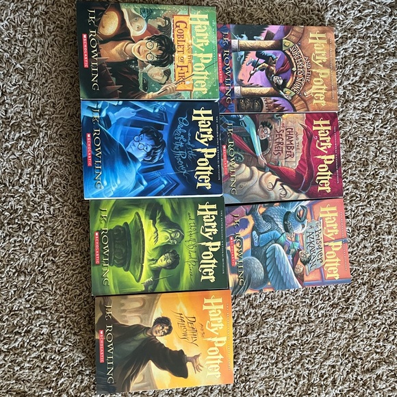 HARRY POTTER BOOKS SET - Picture 2 of 2